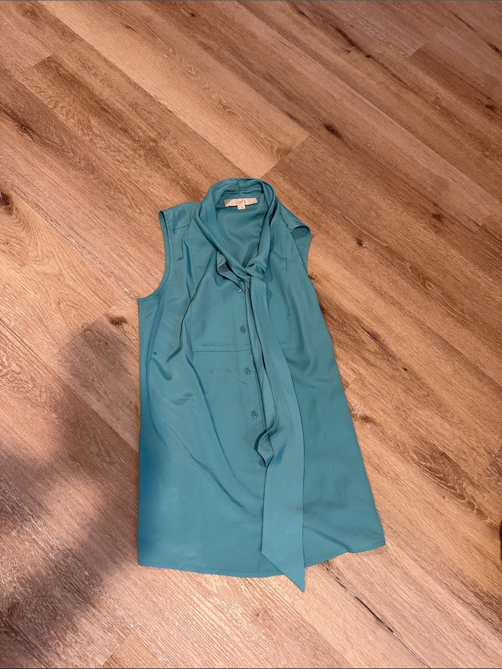LOFT Sleeveless Tie-Neck Blouse in Teal Blue-Green